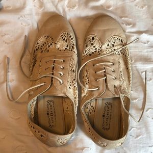 Off white lace shoes only worn a few times